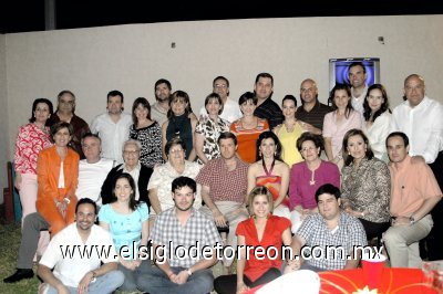 Katia Batarse y Salvador Pruneda junto a todos los invitados, así como los primos Aranzabal, organizadores de dicho evento.