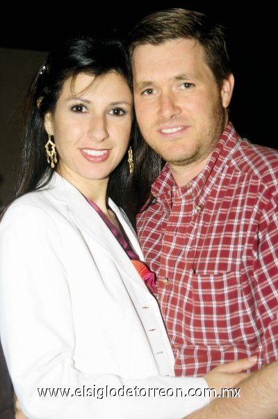 Reunión de solteros
Katia Batarse y Salvador Pruneda.