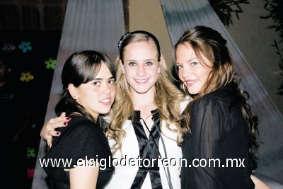 Silvia Ruiz Sesma, Margarita Tricio Sesma y Cristina Sesma.