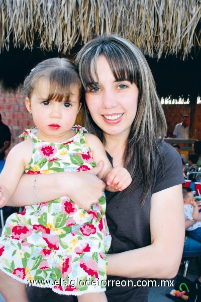 Gilda Herrera de Nahle y Galia Nahle Herrera.