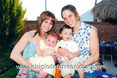 Sofía Zarzar de Kuri, Marian Kuri, Sandra Hoffman de Kuri y Antonio Kuri.