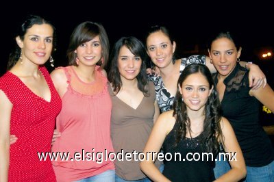 Elena Sáenz, Lydia Martínez, Fernanda García, Adriana Cruz, Valeria Castro y Mercedes Orozco.