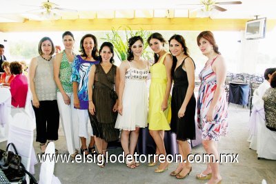 Claudia de Ávila, Cristy González de González, Güera Montalvo de González, Ana Gaby Tumoine de Juan Marcos, Alejandra y Ana María Ávila Canales, Brenda Grageda y Cristy Rodríguez.