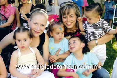 Mónica Fernández de Garza-Tijerina, Frida Garza-Tijerina Fernández, Úrsula Corrales de Echávez, Daniela, Paulina y Joaquín  Echávez Corrales.