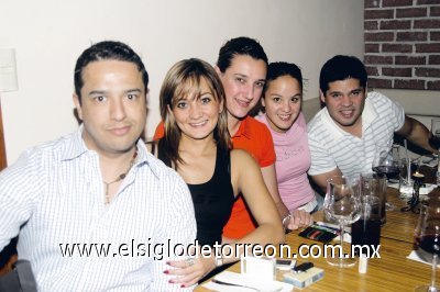 Yareb Mireles, Erika García Mora, Hilda Calderón, Sandra Martínez y Juanjo Álvarez.