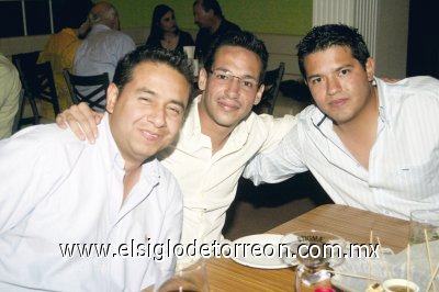 Julio Acosta, Oliver López y Carlos de Santiago.