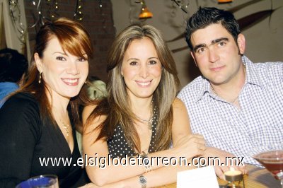Celebra entre amigos
Edna Páez, Graciela Barraza y Carlos Finck.