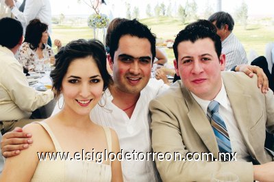 Bárbara y Manolo Luévanos y Humberto Rosas