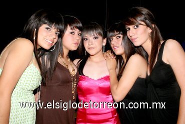 18042008
Tania Sánchez, Ana Karen Bañuelos, Mayra Lazo, Myrna Luévano y Karla Muñoz, en una fiesta del Francés.