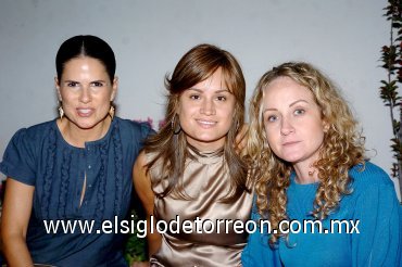 20042008
Marcela, Marlene y Any, asistieron a un cumpleaños.