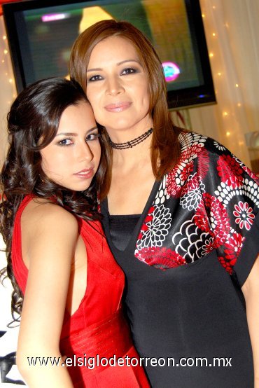 24042008
Larissa con la organizadora de la fiesta, su mamá Norma Castrejón de Esquivel