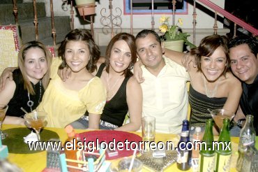 27042008
Alicia de Flores, Karla Ávalos, Mariesther Sobrino, Prieto Córdova, Hilda de Córdoba y Bernardo Barrios