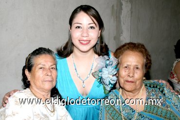 27042008
Socorro Luévanos Ramos y Felipa Arciniaga viuda de Lozano, acompañaron a Susan Edith Delgado Hernández en su despedida de soltera.