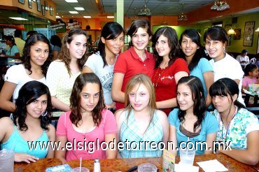 23042008
Ale Jaramillo celebró su cumpleaños en la compañía de Maribel, Marifer, Luisa, Caro, Zanya, Andrea, Nadia, Laura, Ana Gaby, Dely y Sandra