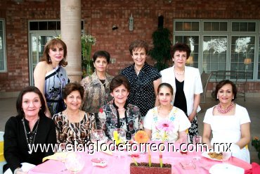24042008
Leonor del Bosque, Coquis Alatorre, Bety Gómez, María Estela de Gallegos, Cecy de Ceniceros, Lety Hernández, Titina Callau, Chacha de García y Martha Orduña, en unadespedida de soltera