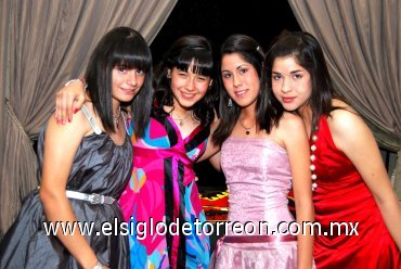 25042008
Vanessa Martínez, Nasibeh Sabag, Carmen Barrón y Lupita Barrón, se divirtieron en una fiesta de cumpleaños