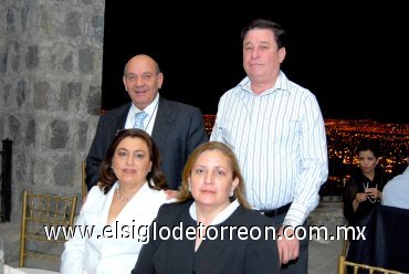 26042008
Vielina de Murra, Eddy Murra, Rosalinda de Martínez y Sergio Martínez.