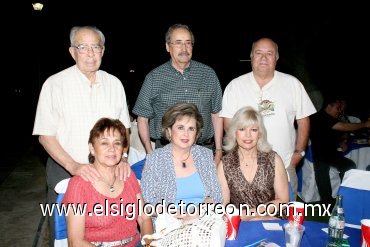 27042008
Luis García, Cope de García, Porfirio Isasi, Peggy de Isasi, Juan Mayay y Aída Yong de Mayagoitia.