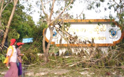 El fenómeno afectó la nación del sureste asiático, antes conocida como Birmania, con vientos de hasta 193 kilómetros por hora (120 millas por hora).