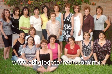 01052008
Selina en compañía de familiares y amigas, que la felicitaron por su próxima boda con José Luis Pérez Altamirano