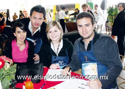 Myriam Abularach, Juan, Any Barrio y Leobardo Flores.
