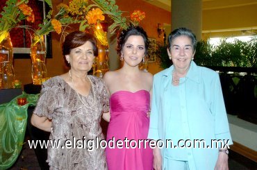 07052008
Lulú Arteaga y Ma. Cristina Bracho con su nieta Ana Cristina Diez