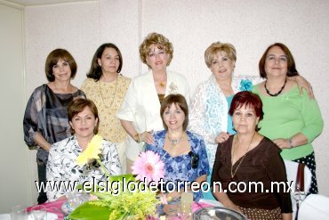 03052008
Rocío de Slim, Margarita de Martínez, Alma de Machado, Chelito de Gilio, Mine Alcaraz, Leonor de Ávila, Mary Carmen de López y la festejada Genny de Favila.