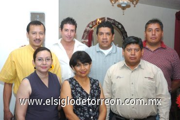 06052008
Elisa Reyes, María Consuelo Vela, Carlos Ibarra, José Antonio Morales, José Muñoz, Francisco Ontiveros y Tufik Faruk, ex alumnos del Colegio Mijares, generación 1968-1974.