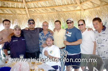 08052008
Luis, Miguel, Sergio Iván, Memo, Arturo, José, Alejandro, Alan y Jorge, saborearon una paella.