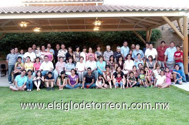 09052008
Familias Viesca Esparza, Viesca López, Dávila Viesca, Alba Viesca y Nogueira Viesca, en reciente convención.