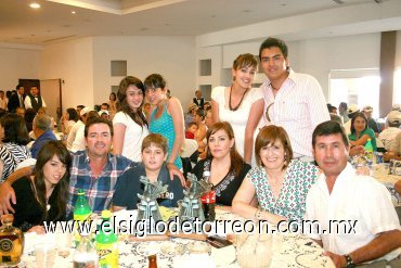 09052008
Melissa, Ramón y Ramón A. Rodríguez, Luly de Rodríguez, Elba de Cervantes, Manuel, Elba  y Sofía Cervantes, Andrea Ramírez y Miguel Perales