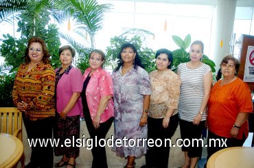 12052008
Cumpleaños de la Sra. Ma. Rosario Rocha de Cepeda con el grupo de oración. Mayela Calvillo, Francis Saldaña, Laura Moreno, Mary Yoli, Cony Burciaga y Yolanda