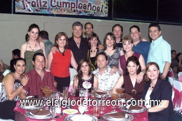 14052008
Gabriela en compañía de Martha y José Llama, Segundo y Gaby Llama, Patricia Llama de Torre, Lourdes Llama de González, Blanca Llama, Paty de Llama, Fernando Llama, Ernesto Díaz,