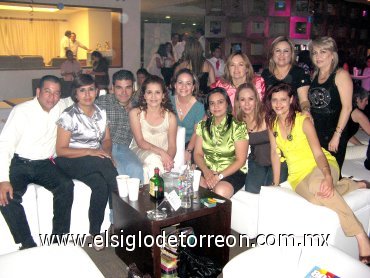04052008
Karime Murra, Diana Murra, Ana Adame, Paty Rodríguez, Sergio Molina, Yaneth Galván, Alejandra Alcántar, Trini González, Alejandro Ramírez y Griselda Quirarte, en Flashback La Rosa.