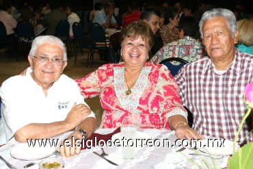 18052008
Rubén Sámano y Álvarez, Rosendo Vázquez y Carmen Romo de Vázquez.