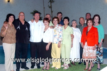 18052008
Familia Aguiñaga Hernández; Juan, Myrthala, Chuy, Jazmín, Delia, Arturo, Sergio, Susana, Sarelia, Alfredo, Humberto, Lucy, Aguiñaga, Olivia Aguiñaga.