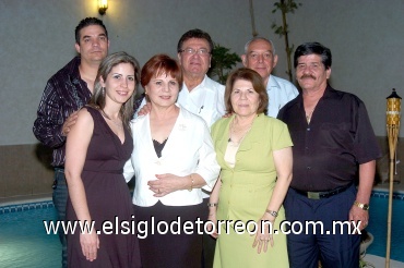 18052008
Los novios en la compañía de Mario Garza, Francisco y Diomira Salgado, Mario y Denisse Garza