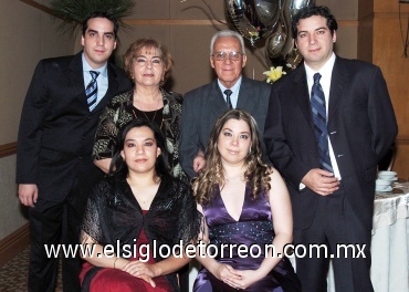 18052008
Señores Miguel Aguilar Amado y Sara Silveyra de Aguilar, con sus hijos Griselda Ivette, Érika Vanesa, Miguel y Enrique