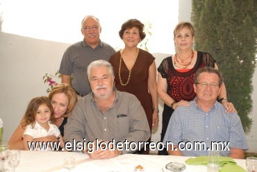 18052008
Sofía Safa, Gloria de Safa, Antonio Safa, Ernesto Oviedo, Leticia Oviedo, Elena Villalobos y Jorge Cázares