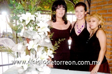 19052008
Iranis acompañada por Claudia Jáquez López y Argentina González Jáquez