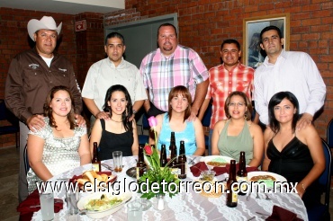 19052008
Laura y Juan Ledezma, Claudia y Marvin Ramírez, Diana y Eduardo Calero, Érika y Germán Vargas, Mirna y Antonio Yescas.