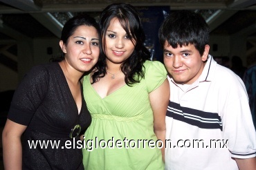 22052008
Gina, Michel y Roberto Martínez