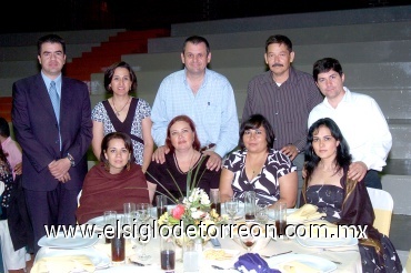 21052008
Delia Méndez Villegas, Adriana Morales, Laura Bado, Juan Carlos César, Armida y Luis Manuel Llamas, Guillermo Vázquez, Jesús Alberto y Sandra Sánchez.