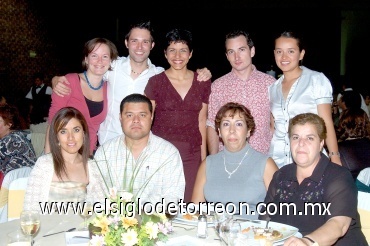 21052008
Ysaura Mora de González, María Teresa Ramos, Eduardo Arámburo Cabrera, Cristina Gallegos de Arámburo, Arnaud Martín, Clotilde Fourriere, Diana Solís Valadez, Maxime Portal y Diana Valles.