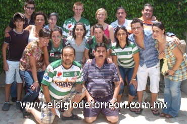 29052008
Paul y Ana Cristina acompañados de la señora Morena Bracho y de Alejandro, Eduardo, Sara, Ricardo, Eduardo, Malú, Ángela, Mariana, Pily, Guillermo, Mónica, Ricardo y Andrés