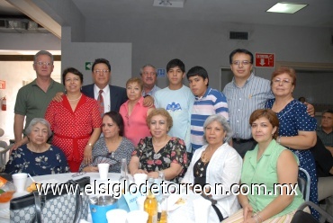 31052008
La profesora Beatriz Pérez Aguirre con las familias Valadez, Sarabia, Aguirre, Cruz, Zayas, Padrelín y Pérez Aguirre