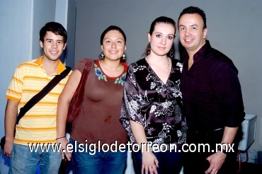 28052008
Mario Gómez, Violeta Rodríguez, Maribel Fernández y Agustín Portillo