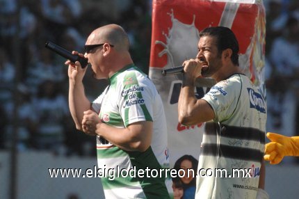 Pablo Montero fue el encargado de entonar el himno nacional.