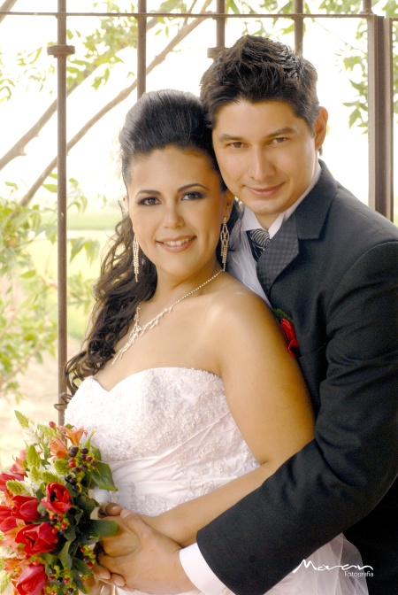 Lic. Hugo César Valdez Guevara y Lic. Diana Carolina Landeros Cervantes contrajeron matrimonio en la parroquia de Nuestra Señora de Lourdes el sábado 26 de abril de 2008. 

Estudio Morán