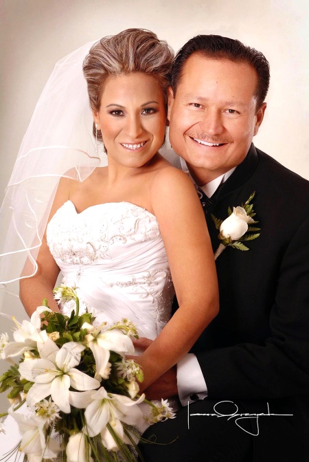 Ing. Prisciliano de Ávila Martínez y Lic. Alma Cantú Zavala contrajeron matrimonio en la parroquia de San Pedro Apóstol el sábado diez de mayo de 2008.

Estudio Laura Grageda